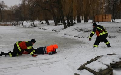 спасатели на льду