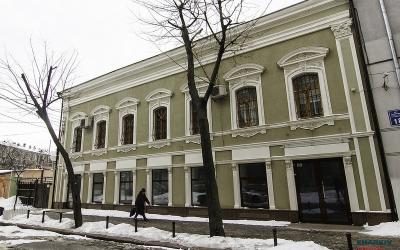 Алексей Тарасов купил домовладение на Николаевской и Московской улицах, но сам в нем не жил, а сдавал внаем.