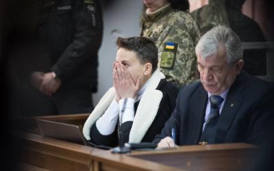 Надежда Савченко и ее адвокат Виктор Чевгуз. Фото: 112.ua