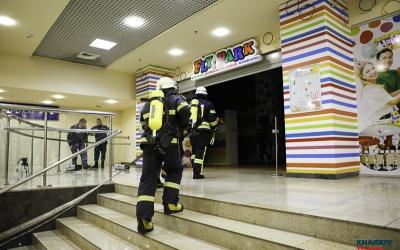 Спасатели нашли 15 тысяч нарушений в ТРЦ, школах и больницах.