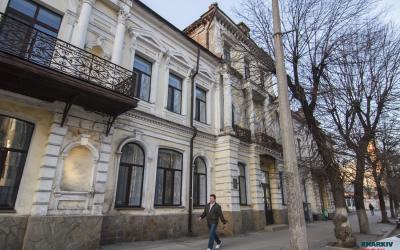 В советские времена в доме Файнберга была гостиница "Первомайская", переименованная в комплекс "Славия".