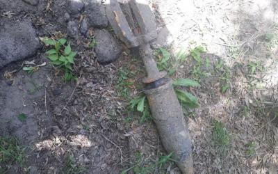 На берегу реки Уды спасатели нашли 125-килограммовую бомбу. Фото: ГСЧС