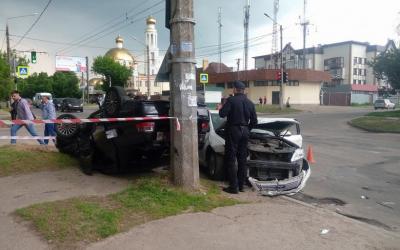 В аварии на Холодной горе пострадал человек.