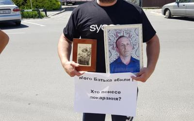 Руслан Каспицкий протестовал в Полтаве накануне годовщины трагедии. Фото: соцсети.