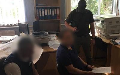 В Харькове начальника отдела госрегистрации поймали на взятке.