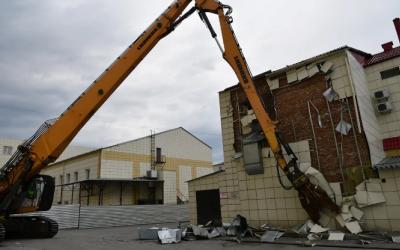 В Кемерово начали сносить торговый центр, где 25 марта произошел масштабный пожар. Фото: РИА-Новости