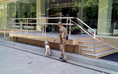 В Харьковском бизнес-центре снова ищут бомбу. Фото: ГУНП