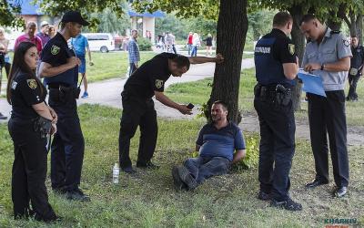 Пьяный харьковчанин угнал маршрутку. Фото: Константин Чегринский/ KHARKIV Today