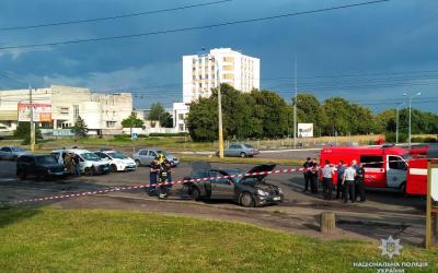 В Черкассах взорвался Mercedes. Фото: ГУ НП в Харьковской области