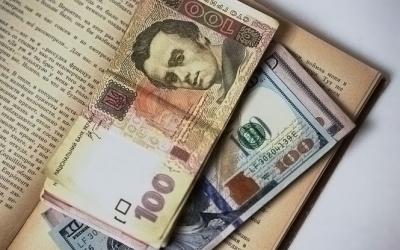 НБУ поменял формулу расчета курса гривны к доллару. Фото: biz.nv.ua
