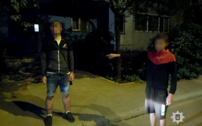 Парень ограбил мужчину и подростка за один вечер.