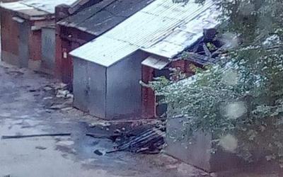 На Дарвина едва не загорелись гаражи.