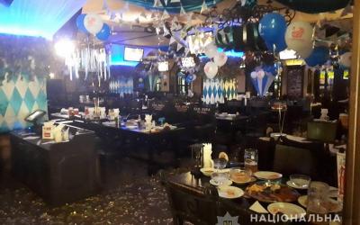 Из ресторана эвакуировали 750 человек.