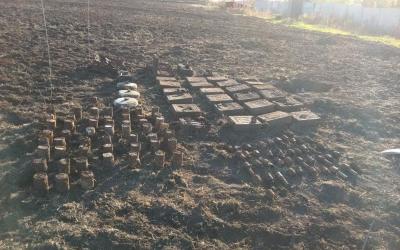 В частном дворе в Чугуевском районе нашли более 200 боеприпасов