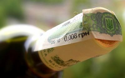 Рада отменила закон о повышении акциза на алкоголь и табак. Фото: 24 канал
