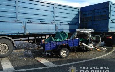 ВАЗ влетел под грузовик: двое харьковчан погибли на месте