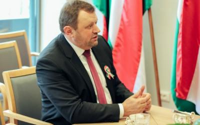 Консул Венгрии Ерно Кешкеню