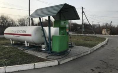 Под Харьковом женщина установила нелегальную автозаправку возле своего дома. Фото: ГФС