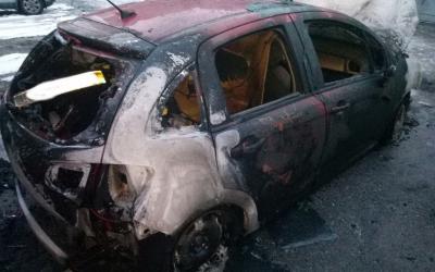 В Шевченковском районе ночью сгорел автомобиль. Фото: ГСЧС в Харьковской области