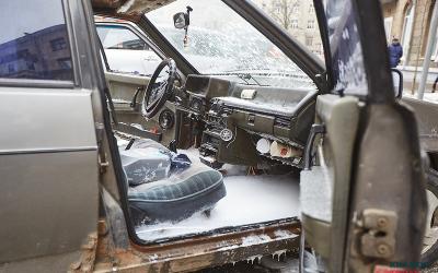 На проезжей части загорелся автомобиль «ВАЗ 2108». Фото: KHARKIV Today / Сергей Козлов