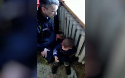 В Харькове 4-летний ребенок застрял в металлическом радиаторе. Фото: ГСЧС