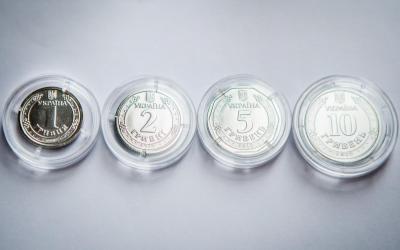 Нацбанк заменит банкноты пяти и десяти гривен монетами. Фото: НБУ