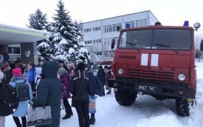 В первый день после каникул в Харькове заминировали школу. Фото: соцсети