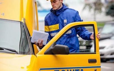 "Укрпошта" будет приносить пенсионерам субсидии наличными. Фото: Україна Молода