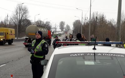 11 февраля харьковские полицейские вышли на патрулирование улиц города с новыми измерителями скорости TruCAM. Фото Елена ПавленкоKharkiv Today