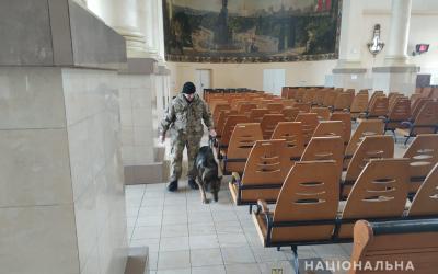 Из-за повторной угрозы взрыва на ЮЖД эвакуировали 2,5 тысяч человек. Фото: ГУ НП в Харьковской области