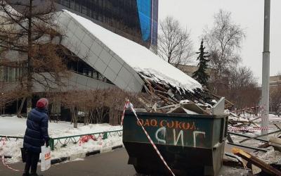 В Москве обвалился козырек ННИ, в котором проектировали Крымский мост. Фото: Галина Третьякова / Facebook