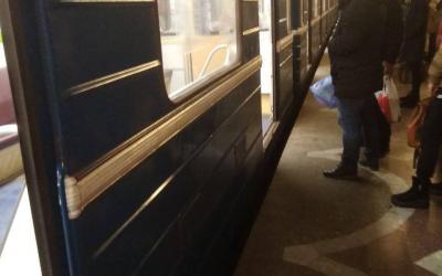 На Салтовской линии метрополитена остановилось движение. Фото: соцсети