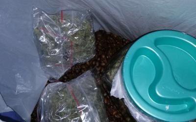 На Южном вокзале задержали марокканца, перевозившего наркотики в банке с кофе. Фото: ГУНПУ