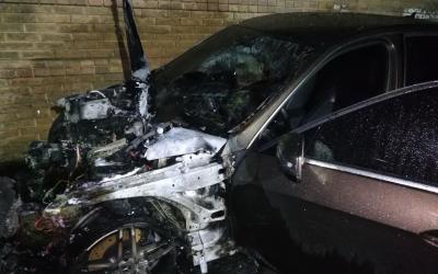 Спасатели тушили пожар в автомобиле около часа. Фото: ГСЧС в Харьковской области