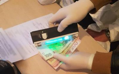 Медработник требовал от родственников умершей три тысячи гривен за быстрое оформление документов. Фото: Прокуратура