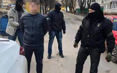 Силовики задержали харьковских полицейских, подозреваемых в получении взятки. Фото: СБУ