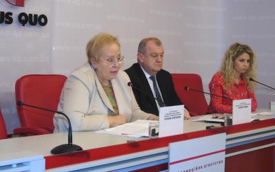 Галина Сироштан (слева) много лет была чиновником в ХОГА.