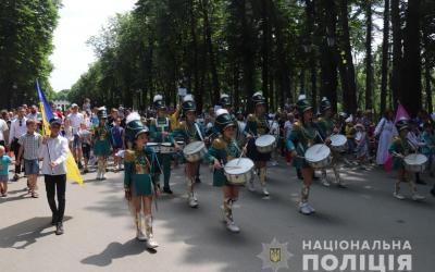 В параде приняли участие 1200 детей и взрослых. Фото: ГУ НП в Харьковской области