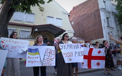 акция в поддержку протестов в Грузии. Фото: Сергей Козлов / KHARKIV Today