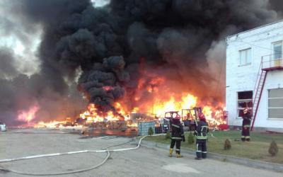 пожар на химпредприятии. Фото: ГСЧС во Львовской области