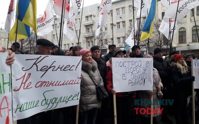 Сотни предпринимателей пришли к горсовету 18 декабря. Фото: KHARKIV Today.