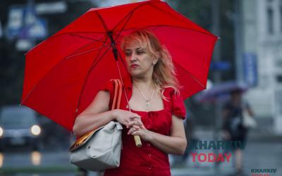 дождь погода зонт. Фото: KHARKIV Today