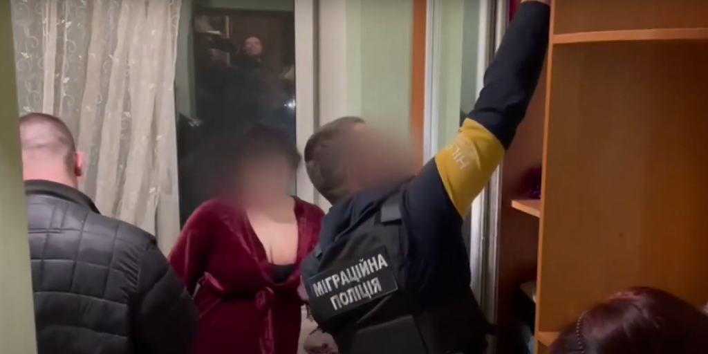 Пьер Вудманның «Писсинг» кастингі