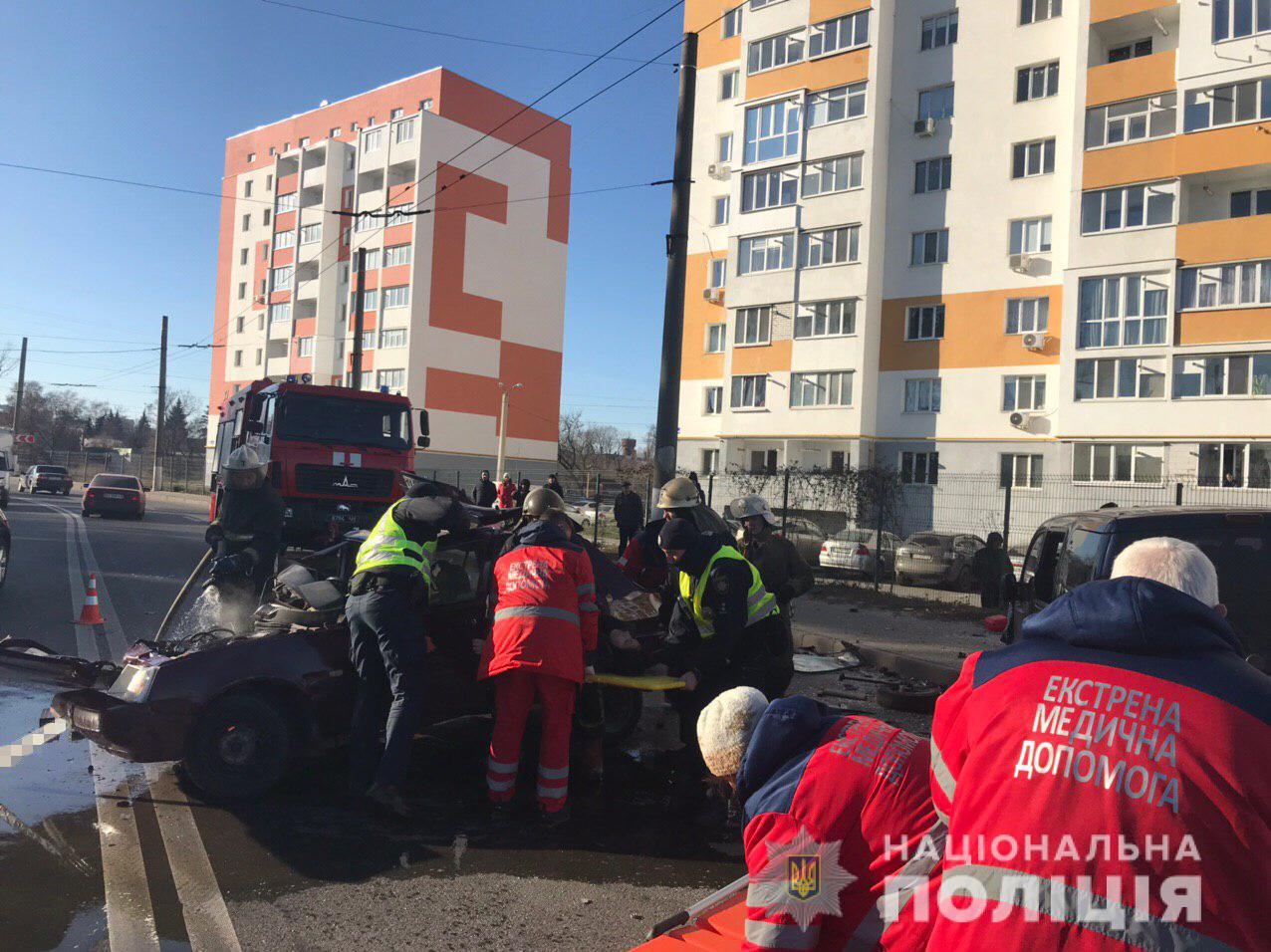 V Novobavarskom Rajone V Dtp Pogibla Passazhirka Avtomobilya